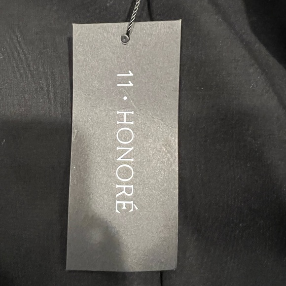 11 Honore Shayla Cropped Tank in Black (3) - Picture 12 of 13